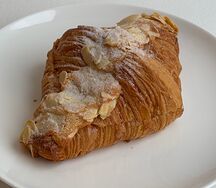 Круассан миндальный 