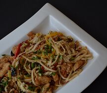 Лапша Удон с курицей и овощами 