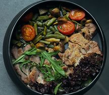 Свиная шея с фасолью и грибами