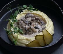 Бефстроганов с картофельным пюре 