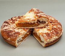Пирог с урюком и орехом 