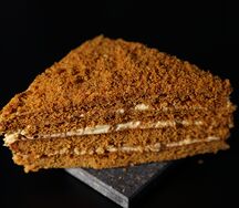 Медовый с кремом