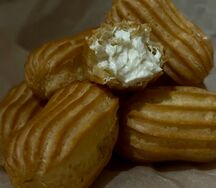 Заварное мини-пирожное с кремом 
