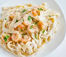 Паста тальятелле с креветками и кальмаром