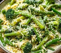 Брокколи со стручковой фасолью под сыром 