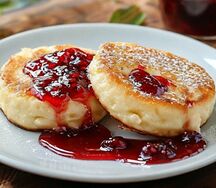 Сырники творожные с конфитюром