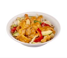 WOK с курицей в соусе Том Ям