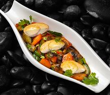 Тёплый салат с овощами и яйцом New