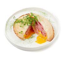Сэндвич с ветчиной и сырным соусом