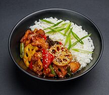 Курица с овощами в соусе терияки с паровым рисом