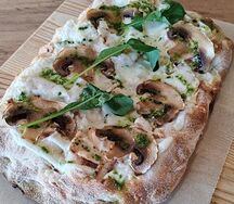 Пицца с цыпленком и грибами
