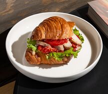 Круассан с курицей