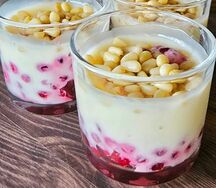 Брусника со сгущёнкой и кедровыми орешками