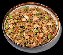 Жареный рис с курицей