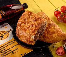 Чебурек с мраморной говядиной и халапеньо