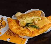 Чебурек с картошкой, сыром и грибами