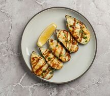 Мидия, запеченная под сливочно-сырным соусом