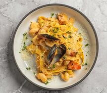 Том ям с морепродуктами в сливочно-кокосовом соусе