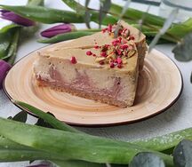 Малиново-фисташковый