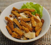Салат с курой, ананасами и фасолью