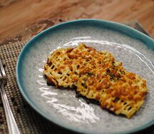Курочка запеченная с ананасом и беконом