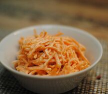 Салат из моркови с чесноком
