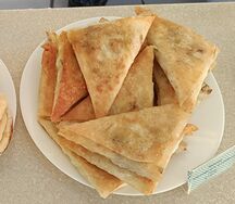 Лаваш с яйцом, зеленым луком и сыром