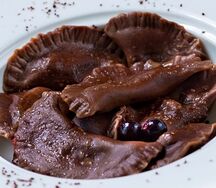 Вареники шоколадные с творогом отварные