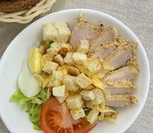 Салат Цезарь с курицей