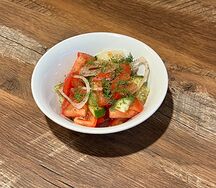Салат из огурцов и томатов