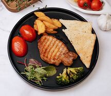 Стейк из свиной шеи с картофелем Айдахо 