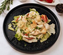 Цезарь с тигровыми креветками