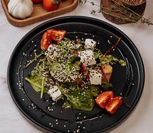 Теплый салат с хрустящими баклажанами