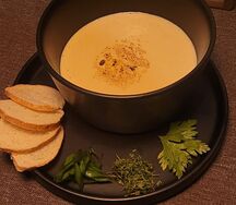 Крем-суп сырно-кукурузный с гренками 