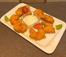 Креветки темпура с соусом айоли