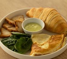 Французский омлет с пастрами из индейки
