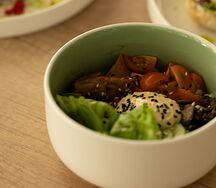 Боул с цыпленком, птитимом и свежими овощами