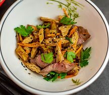 Салат с жареными баклажанами и говядиной