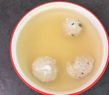 Куриный бульон с фрикадельками 
