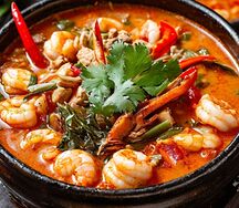 Том ям с морепродуктами