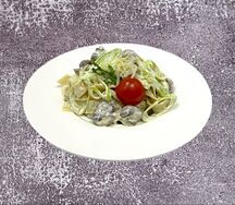 Тальятелле с курицей и шампиньонами