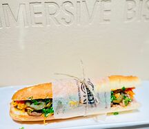 Сэндвич Bahn mi с мраморной говядиной в соусе якинику