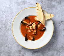 Итальянский томатный суп с морепродуктами