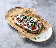 Брускетта с балтийской килькой