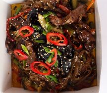 Wok с говядиной и овощами