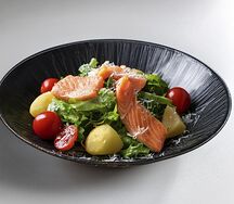 Салат с слабосоленым лососем