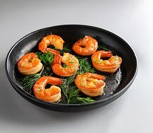 Креветки с чесноком и зеленью 