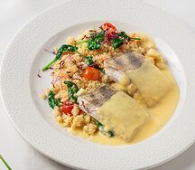 Судак с кускусом и кукурузным соусом