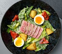 Нисуаз с розовым тунцом и соусом вителло тоннато