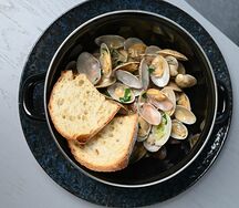 Соте из вонголе в соусе из белого вина